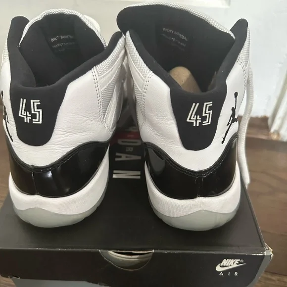Air Jordan Retro 11 Grade school